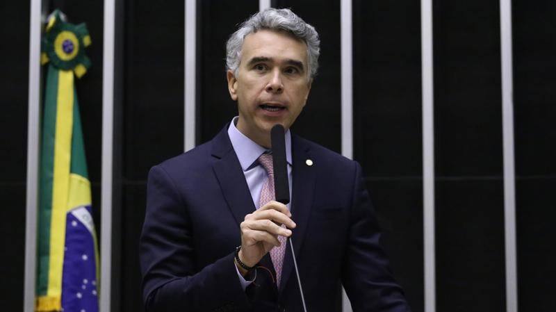 Rafael Brito relatou a proposta em duas comissões.