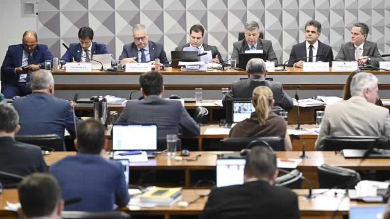 A comissão deve realizar nova reunião na quinta-feira (27).