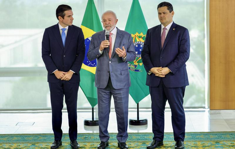 Lula terá de reconstruir pontes com Hugo Motta e Davi Alcolumbre, após desentendimentos recentes.