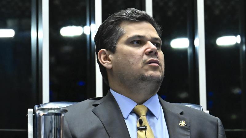 Alcolumbre preside também o Congresso.