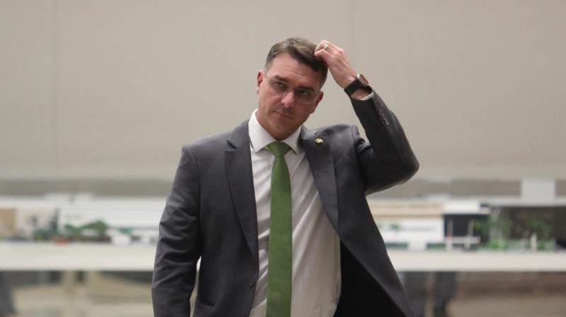 Declaração ocorreu após Moraes determinar cumprimento de pena na sede da PF.