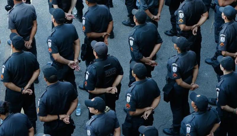 Medida beneficia policiais e bombeiros que cumpriram tempo mínimo de contribuição.