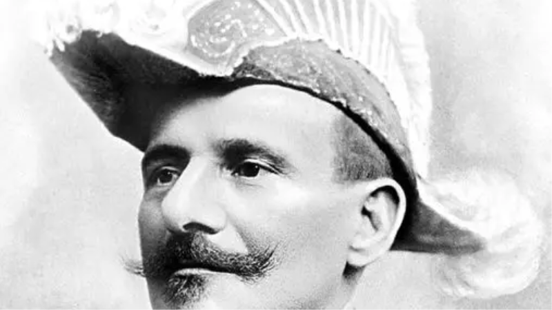 Hermes foi detido duas vezes. 