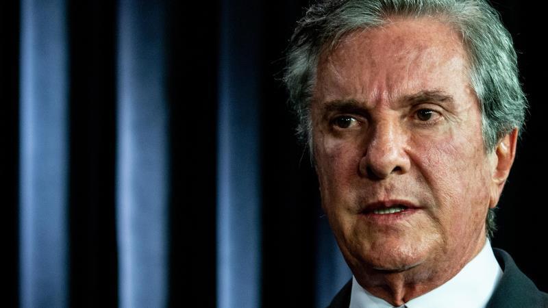 Fernando Collor cumpre pena em prisão domiciliar.