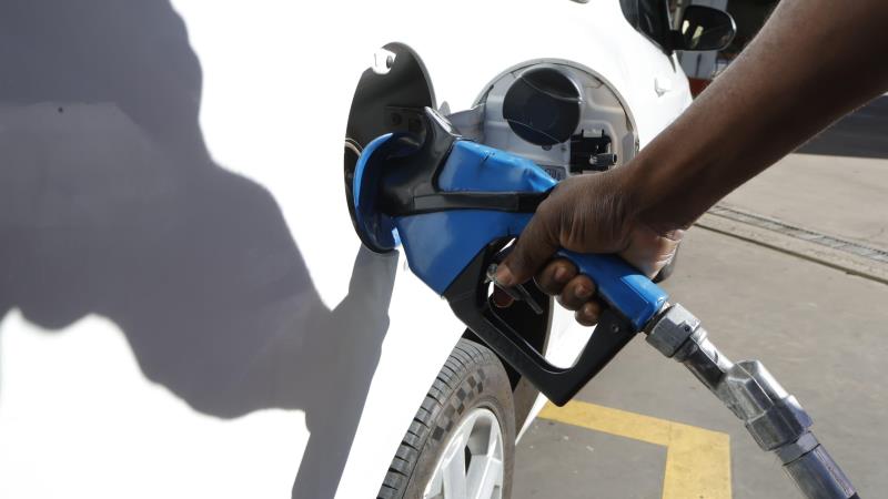 A gasolina caiu 0,48%, sendo o principal item responsável por conter a inflação.