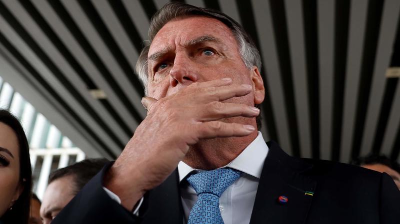 Bolsonaro recebe salário da executiva do PL como presidente de honra da sigla.
