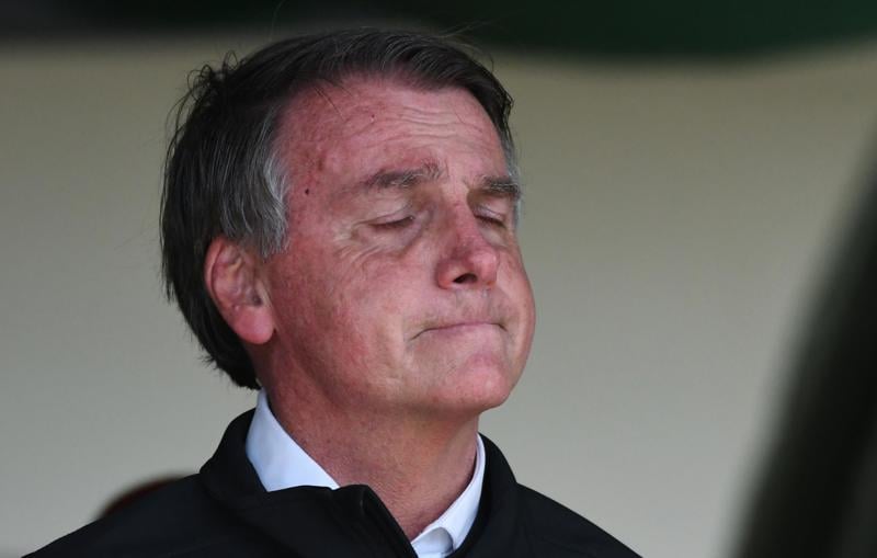 Bolsonaro está condenado a 27 anos de prisão por tentativa de golpe.