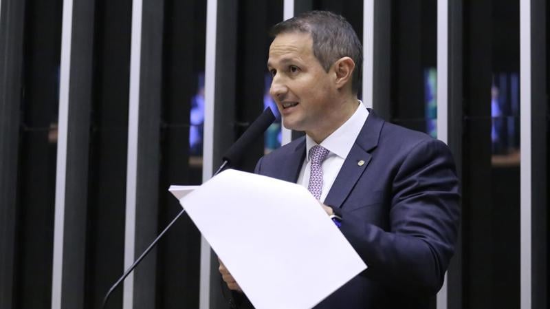 Relatoria de Derrite e Alessandro Vieira marca raro momento em que a segurança pública é discutida por quem conhece o crime organizado por dentro.