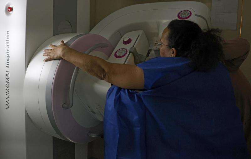 Projeto prevê realização de exame de mamografia no SUS para mulheres a partir dos 40 anos.