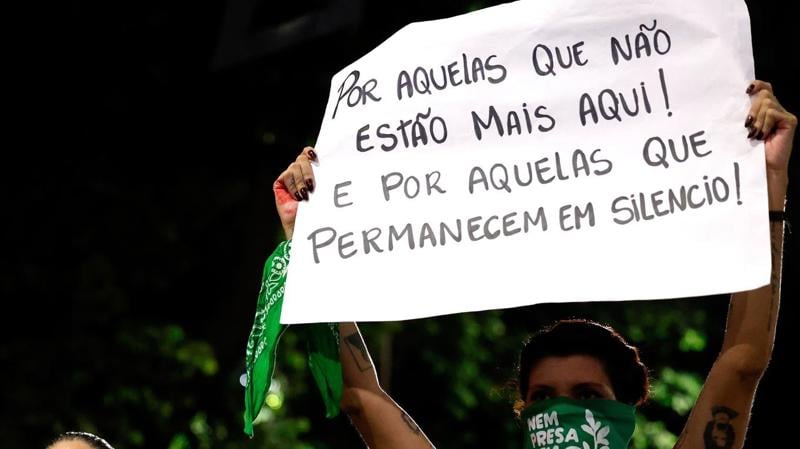 Levantamento expõe desigualdade racial na violência de gênero e alerta para fragilidades nas políticas públicas.