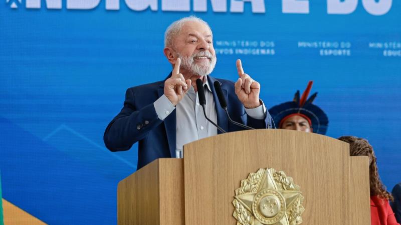 Lula prioriza agendas eleitorais enquanto Congresso impõe limites e oposição aguarda um nome capaz de herdar o bolsonarismo.