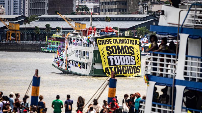 A derrubada dos vetos ao licenciamento expõe o abismo entre a diplomacia climática brasileira e o retrocesso imposto pelo Legislativo.