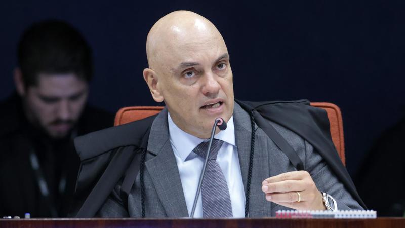 Moraes sugeriu penas de 16 anos de prisão a cinco membros da cúpula e absolvição de outros dois.