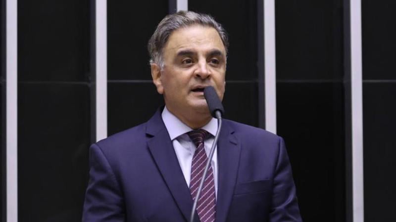 Congressista pedirá ressarcimento pelo custo da transmissão do discurso de Lula.