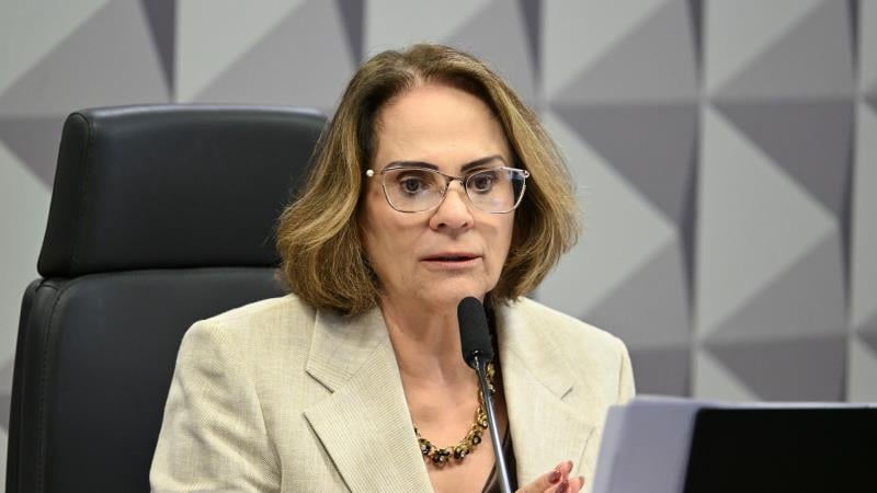 Senadora Damares Alves.