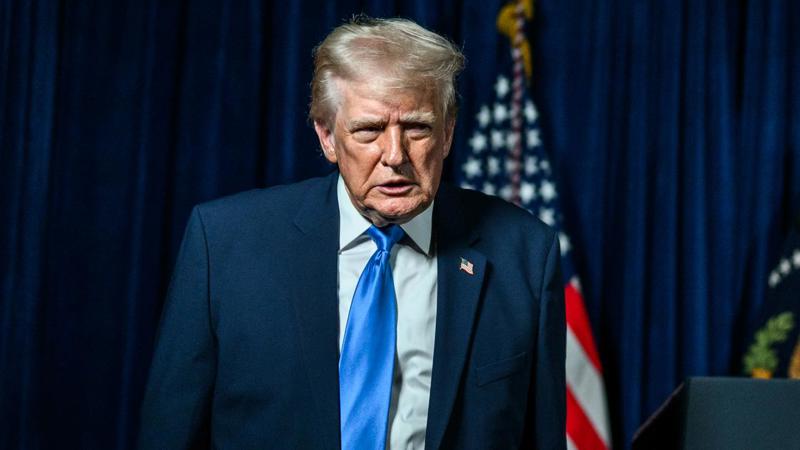 Estratégias de ataque, negação e narrativa influenciam a política e desafiam instituições democráticas.