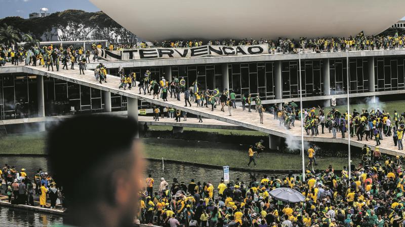 Sem romper com o ensino autoritário nas escolas militares, o ciclo golpista seguirá se reproduzindo no Brasil.