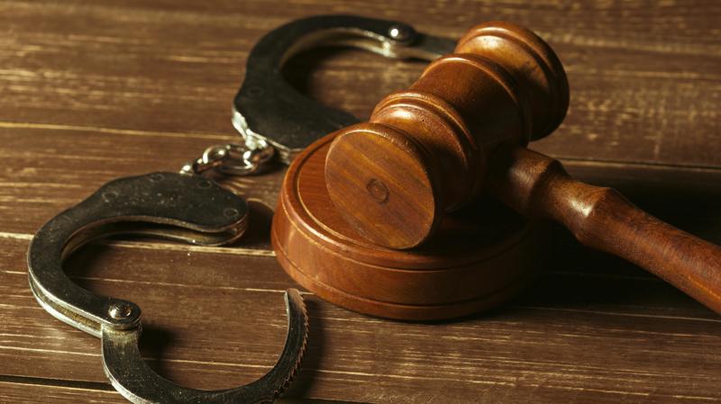 Redes criminosas financiam campanhas, capturam territórios e buscam representação estatal, colocando 2026 sob alerta máximo.