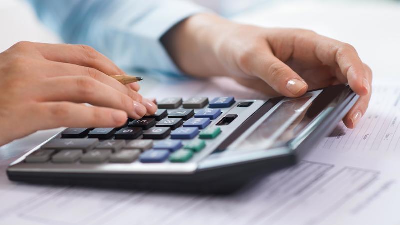 Proposta eleva isenção, cria tributação progressiva para renda alta e taxa distribuição de lucros no Brasil e no exterior.