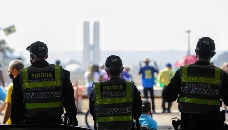 Reajuste atinge policiais e bombeiros do DF e dos antigos territórios federais.