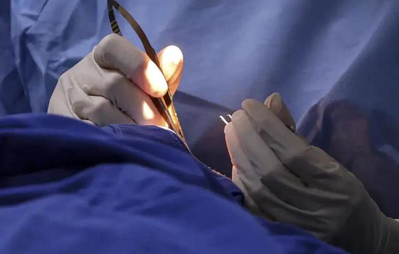 Proposta dá poder ao Conselho Federal de Medicina de regulamentar e coordenar exame obrigatório para a obtenção do registro profissional por médicos recém-formados.