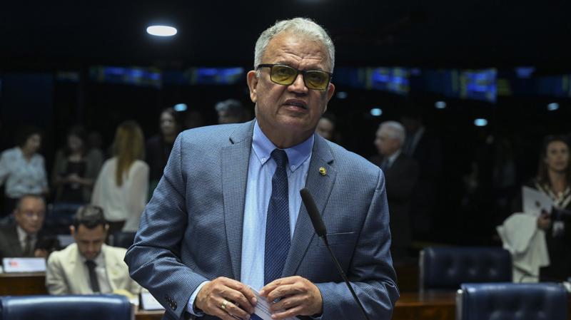 Senador Sérgio Petecão deu parecer favorável ao texto.