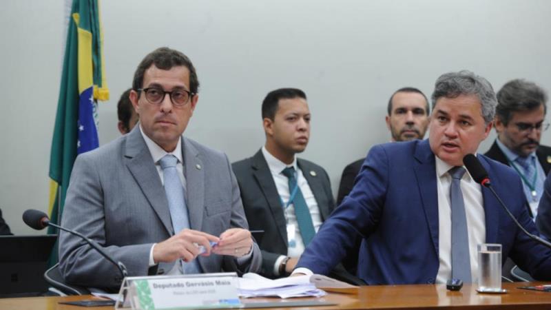 O relator do projeto da Lei de Diretrizes Orçamentárias, Gervásio Maia, e o presidente da CMO, Efraim Filho.