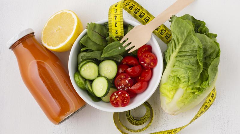 Planos alimentares genéricos feitos por algoritmos desconsideram hábitos, metabolismo e variantes genéticas brasileiras, criando riscos silenciosos à saúde.