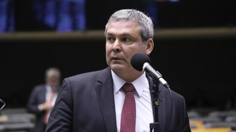 Posição de Lindbergh destoa dos demais líderes governistas.