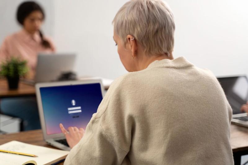 Deputadas destacaram que proposta combate etarismo e desigualdade salarial para mulheres acima de 50 anos.