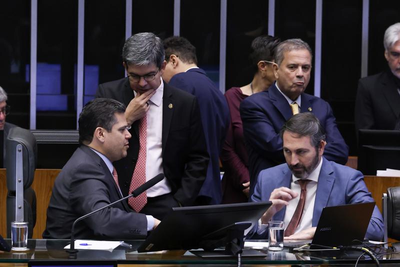 Projeto da LDO foi aprovado em sessão conjunta do Congresso nessa quinta-feira (5), com quase cinco meses de atraso.