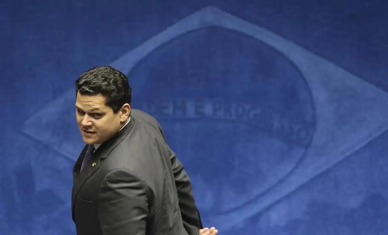 Davi Alcolumbre se irritou com liminar de Gilmar Mendes que limitou pedidos de impeachment de ministros do STF.