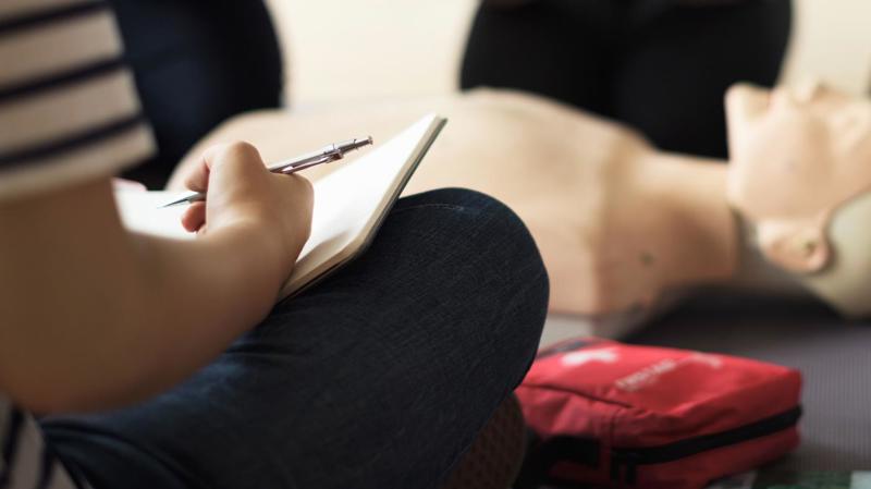 Proposta propõe ensinar noções básicas de primeiros socorros a crianças e adolescentes.