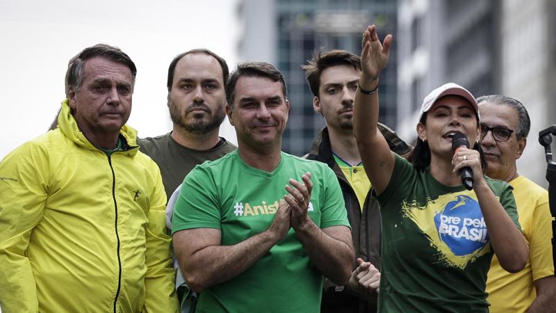 Disputa entre aliados de Bolsonaro segue indefinida, apontou Datafolha.