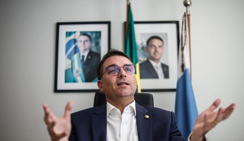 Declaração ocorreu após o senador afirmar ter sido escolhido pelo pai para 2026.