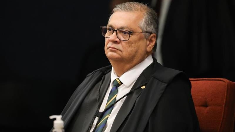 Flávio Dino diz estranhar tratamento distinto entre emendas individuais e coletivas para saúde.
