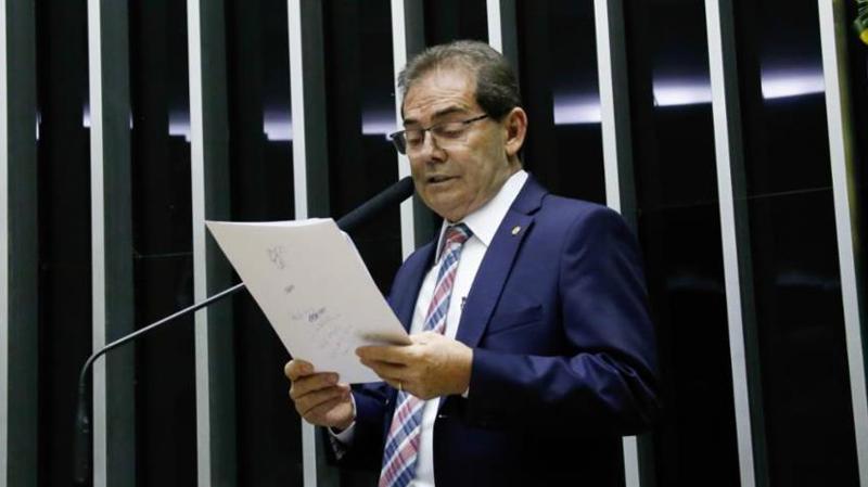 Relatório de Paulinho da Força está previsto para votação na Câmara nesta terça (9).