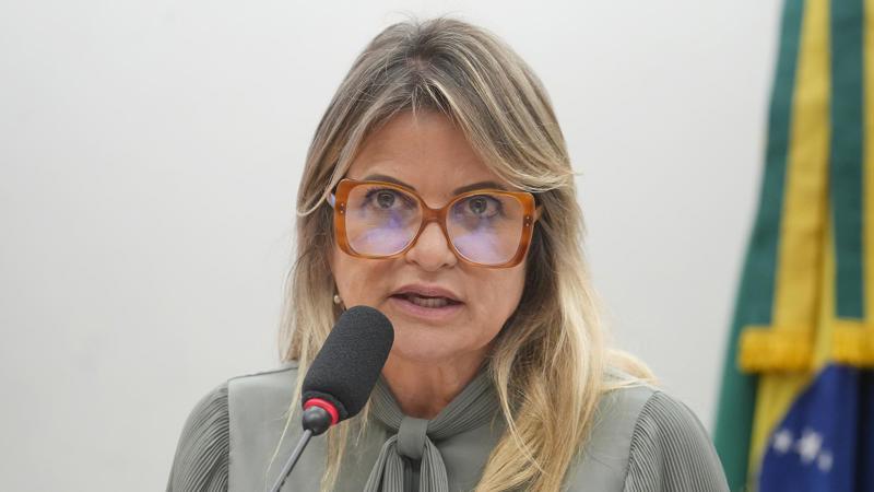 Solicitação ocorre após um corte linear inicial.