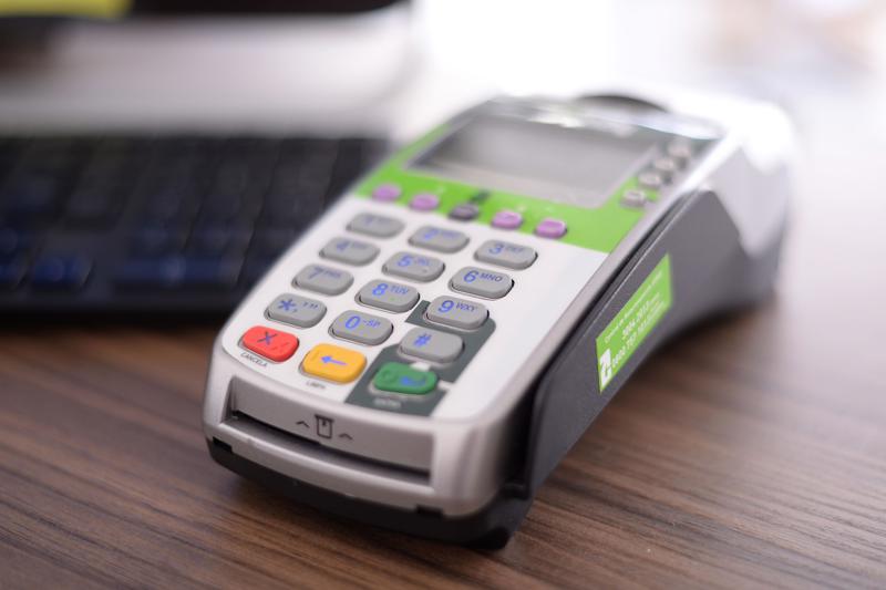 De acordo com a relatora, o objetivo não é extinguir o uso dos cartões.