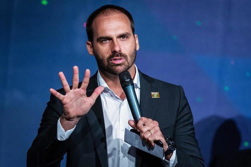 Eduardo Bolsonaro não ficará inelegível caso perca o mandato por excesso de faltas.