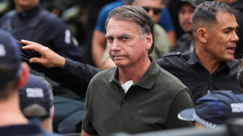 Ex-presidente Bolsonaro está preso por ordem do STF.