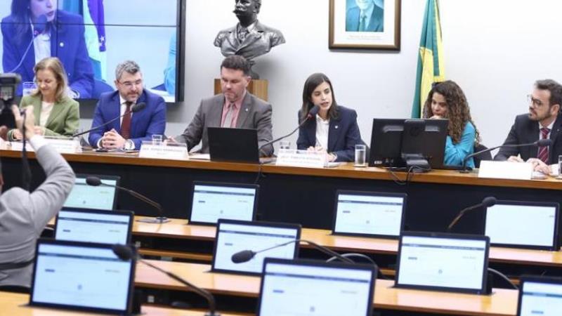 Texto aprovado inclui exigências para prática do homeschooling.