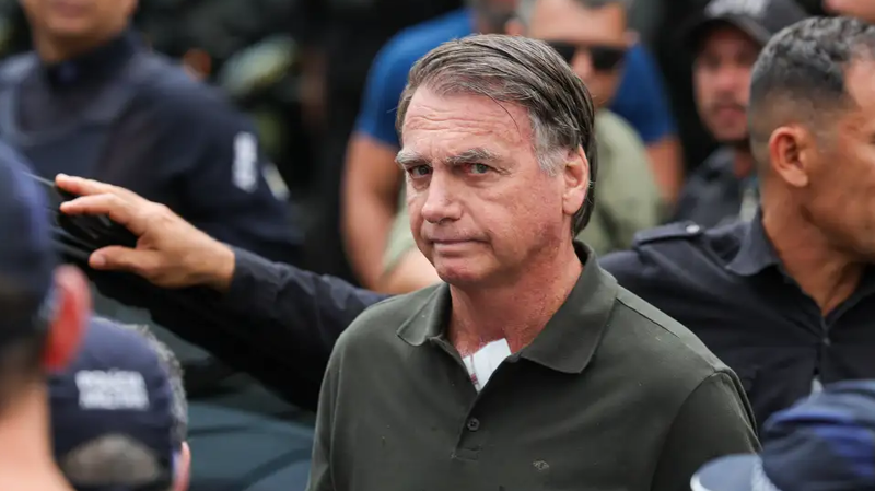Bolsonaro cumpre pena na Superintendência da Polícia Federal.