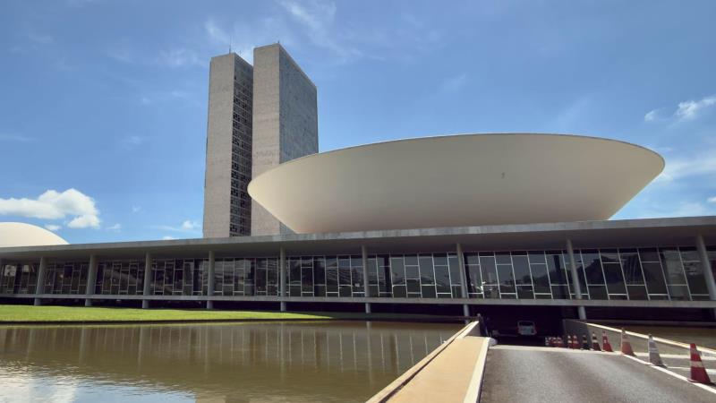 Câmara utilizará imagens fornecidas por jornalistas para investigar uso excessivo da força por policiais legislativos.