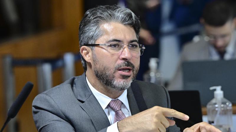 O relatório do senador Marcos Rogério foi lido pelo senador Izalci Lucas.