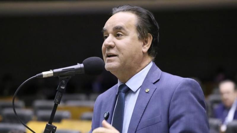 Como presidente do Patriota, Adilson Barroso convidou Bolsonaro duas vezes para concorrer ao Planalto.