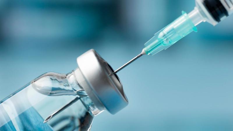 Texto propõe a inclusão da vacina contra meningite tipo B no programa de imunização.