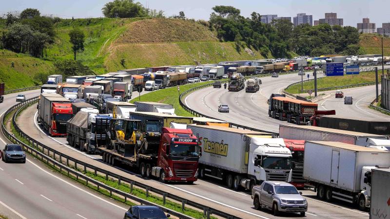 O projeto revoga a lei que trata do transportador rodoviário autônomo de bens.
