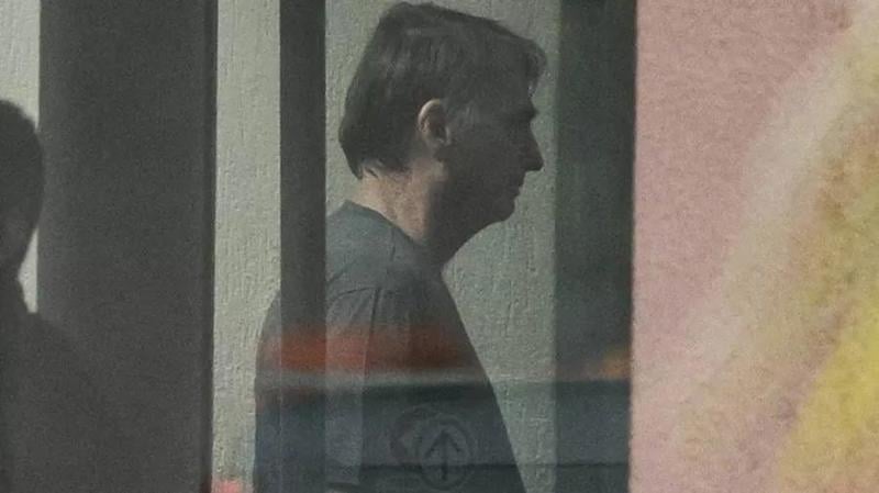 Bolsonaro cumpre pena de 27 aanos de prisão por tentativa de golpe.
