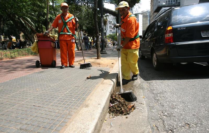 Proposta garante piso salarial, jornada reduzida e adicional de insalubridade. 